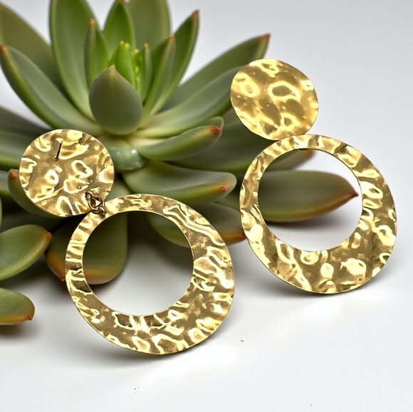 🆕 Hammered Gold Disc Trendy Statement Earrings | 18K Plated Stainless Steel - Picture 4 of 9
